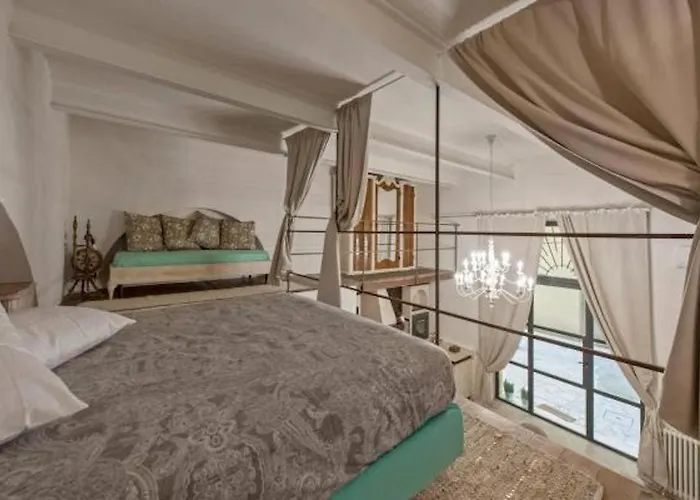 Shabby Loft In Colosseum *
